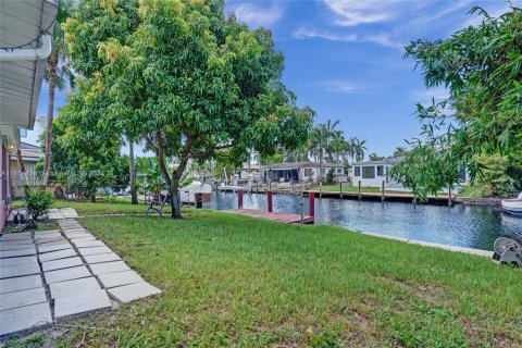 House in Fort Lauderdale, Florida 2 bedrooms, 104.24 sq.m. № 1891401 - photo 21