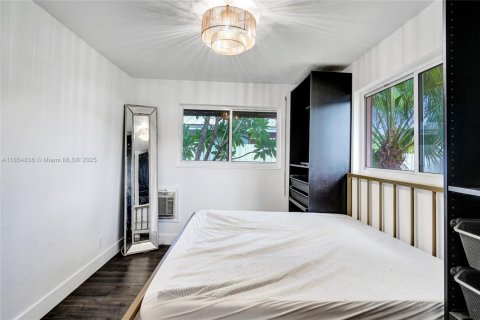 House in Fort Lauderdale, Florida 2 bedrooms, 104.24 sq.m. № 1891401 - photo 13