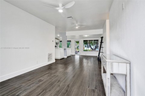 House in Fort Lauderdale, Florida 2 bedrooms, 104.24 sq.m. № 1891401 - photo 6