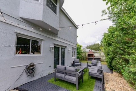 Casa en alquiler en Miami, Florida, 4 dormitorios, 203.18 m2 № 1991294 - foto 6