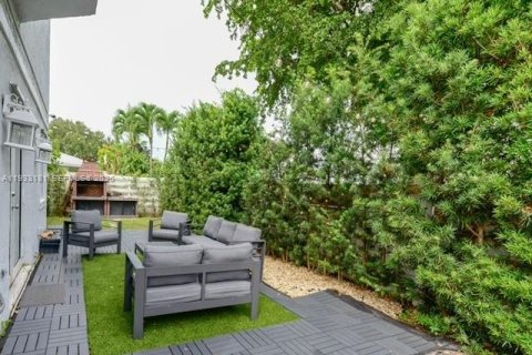 Casa en alquiler en Miami, Florida, 4 dormitorios, 203.18 m2 № 1991294 - foto 7