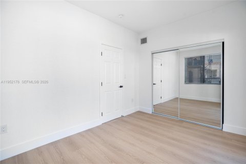 Снять в аренду квартиру в Майами, Флорида 2 спальни, 65.03м2, № 2006521 - фото 17