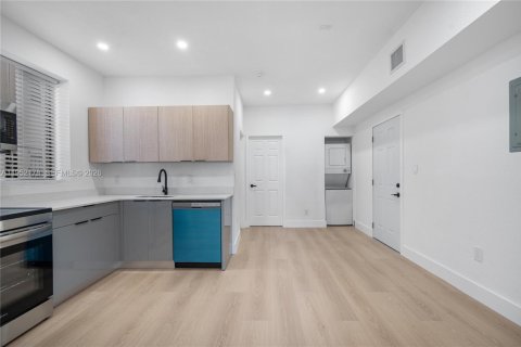 Снять в аренду квартиру в Майами, Флорида 2 спальни, 65.03м2, № 2006521 - фото 4