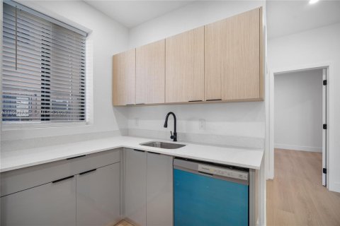 Снять в аренду квартиру в Майами, Флорида 2 спальни, 65.03м2, № 2006521 - фото 5