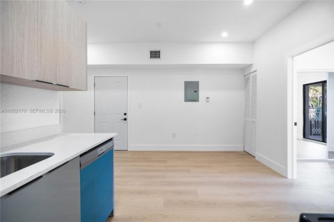 Снять в аренду квартиру в Майами, Флорида 2 спальни, 65.03м2, № 2006521 - фото 18