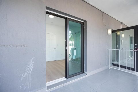 Снять в аренду квартиру в Майами, Флорида 2 спальни, 65.03м2, № 2006521 - фото 28