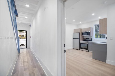 Снять в аренду квартиру в Майами, Флорида 2 спальни, 65.03м2, № 2006521 - фото 6