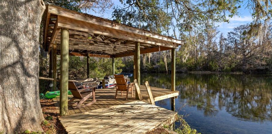 House in Dunnellon, Florida 3 bedrooms, 199.37 sq.m. № 2197989