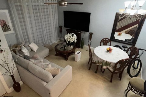 Copropriété à vendre à Hialeah, Floride: 1 chambre, 82.4 m2 № 1985067 - photo 3