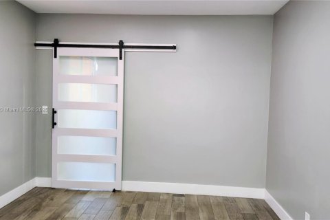 Villa ou maison à louer à Miami, Floride: 1 chambre, 242.75 m2 № 1863888 - photo 7