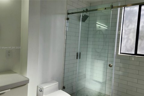 Villa ou maison à louer à Miami, Floride: 1 chambre, 242.75 m2 № 1863888 - photo 11