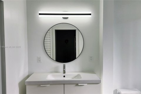 Villa ou maison à louer à Miami, Floride: 1 chambre, 242.75 m2 № 1863888 - photo 15