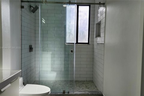 Villa ou maison à louer à Miami, Floride: 1 chambre, 242.75 m2 № 1863888 - photo 16