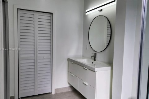Villa ou maison à louer à Miami, Floride: 1 chambre, 242.75 m2 № 1863888 - photo 17