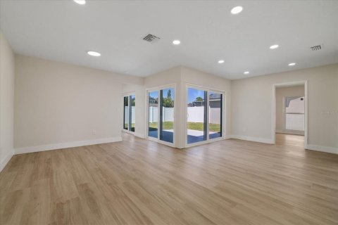 Villa ou maison à vendre à Tampa, Floride: 3 chambres, 110.18 m2 № 2432754 - photo 10