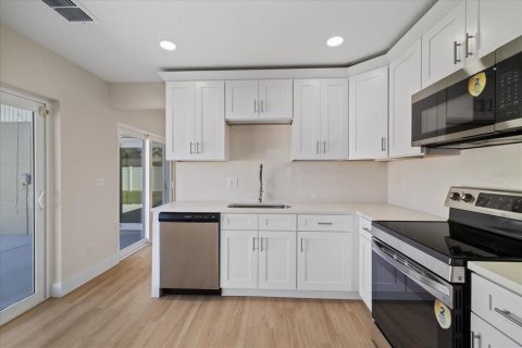 Villa ou maison à vendre à Tampa, Floride: 3 chambres, 110.18 m2 № 2432754 - photo 8
