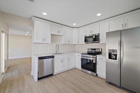 Villa ou maison à vendre à Tampa, Floride: 3 chambres, 110.18 m2 № 2432754 - photo 7