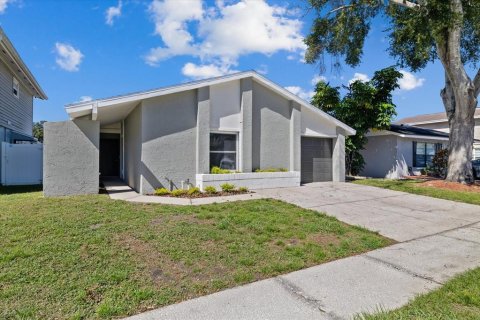Villa ou maison à vendre à Tampa, Floride: 3 chambres, 110.18 m2 № 2432754 - photo 2