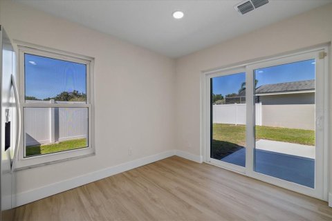 Villa ou maison à vendre à Tampa, Floride: 3 chambres, 110.18 m2 № 2432754 - photo 15