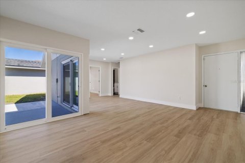 Villa ou maison à vendre à Tampa, Floride: 3 chambres, 110.18 m2 № 2432754 - photo 11