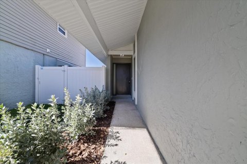 Villa ou maison à vendre à Tampa, Floride: 3 chambres, 110.18 m2 № 2432754 - photo 5