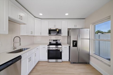 Villa ou maison à vendre à Tampa, Floride: 3 chambres, 110.18 m2 № 2432754 - photo 6