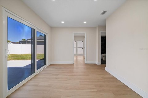 Villa ou maison à vendre à Tampa, Floride: 3 chambres, 110.18 m2 № 2432754 - photo 14