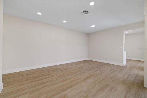 Villa ou maison à vendre à Tampa, Floride: 3 chambres, 110.18 m2 № 2432754 - photo 13