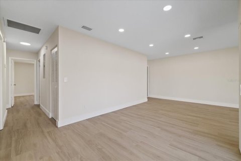 Villa ou maison à vendre à Tampa, Floride: 3 chambres, 110.18 m2 № 2432754 - photo 16