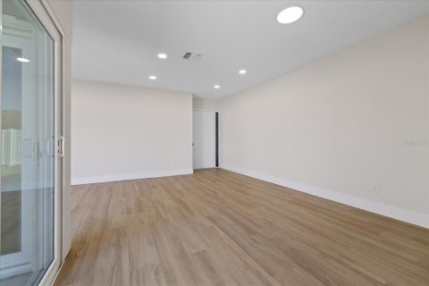 Villa ou maison à vendre à Tampa, Floride: 3 chambres, 110.18 m2 № 2432754 - photo 12