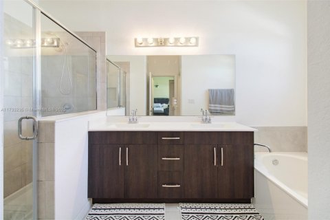 Купить виллу или дом в Хомстед, Флорида 4 спальни, 201.04м2, № 1934502 - фото 16