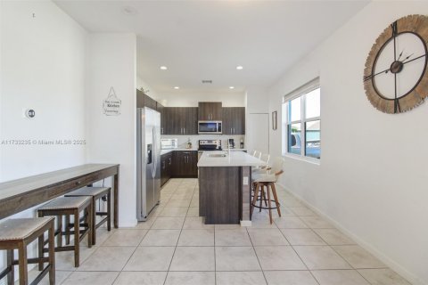 Купить виллу или дом в Хомстед, Флорида 4 спальни, 201.04м2, № 1934502 - фото 3