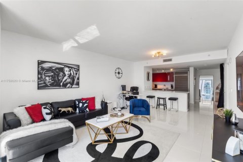 Condo in Miami, Florida, 1 bedroom  № 1960957 - photo 2