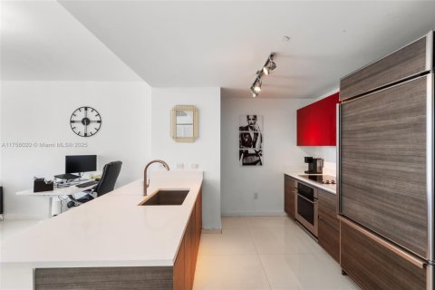 Condo in Miami, Florida, 1 bedroom  № 1960957 - photo 26