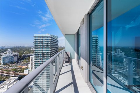 Condo in Miami, Florida, 1 bedroom  № 1960957 - photo 12
