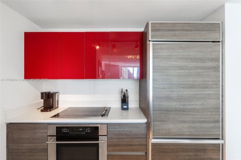 Condo in Miami, Florida, 1 bedroom  № 1960957 - photo 27