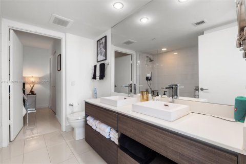 Condo in Miami, Florida, 1 bedroom  № 1960957 - photo 18