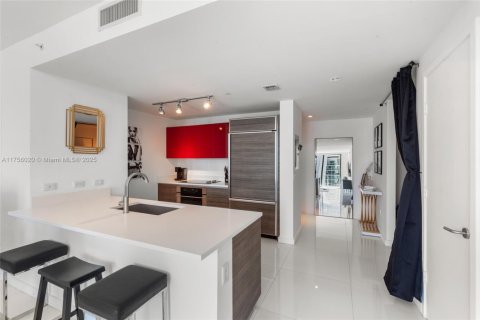 Condo in Miami, Florida, 1 bedroom  № 1960957 - photo 23
