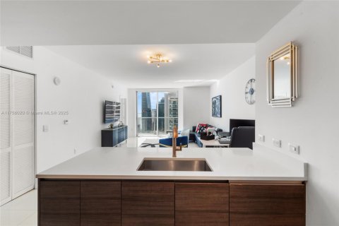Condo in Miami, Florida, 1 bedroom  № 1960957 - photo 28
