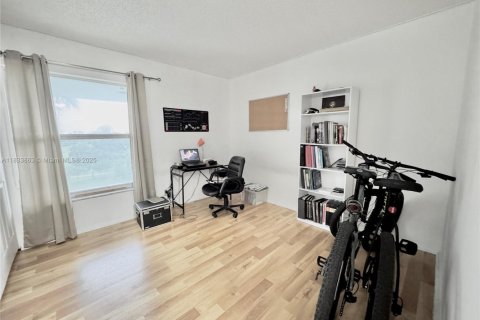 Condo in Plantation, Florida, 2 bedrooms  № 1819712 - photo 9