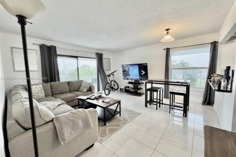 Condo in Plantation, Florida, 2 bedrooms  № 1819712 - photo 3