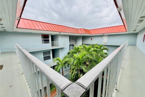 Condo in Plantation, Florida, 2 bedrooms  № 1819712 - photo 18