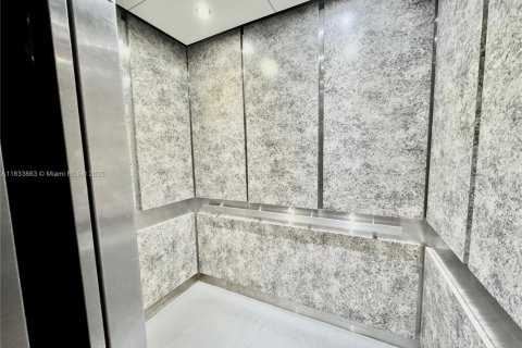 Condo in Plantation, Florida, 2 bedrooms  № 1819712 - photo 17