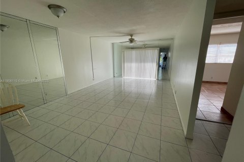 Copropriété à louer à Plantation, Floride: 2 chambres, 76.92 m2 № 1967772 - photo 8