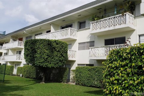 Copropriété à louer à Plantation, Floride: 2 chambres, 76.92 m2 № 1967772 - photo 1