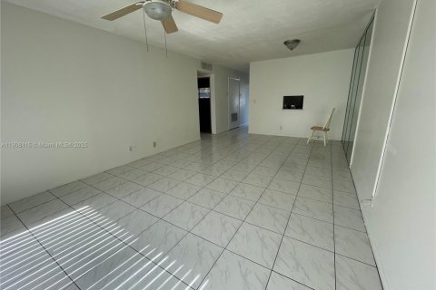 Copropriété à louer à Plantation, Floride: 2 chambres, 76.92 m2 № 1967772 - photo 12