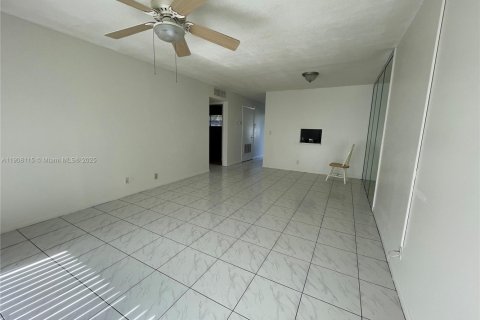 Copropriété à louer à Plantation, Floride: 2 chambres, 76.92 m2 № 1967772 - photo 10