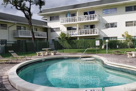 Copropriété à louer à Plantation, Floride: 2 chambres, 76.92 m2 № 1967772 - photo 2