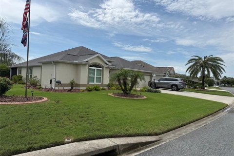 House in The Villages, Florida 3 bedrooms, 180.51 sq.m. № 2310240