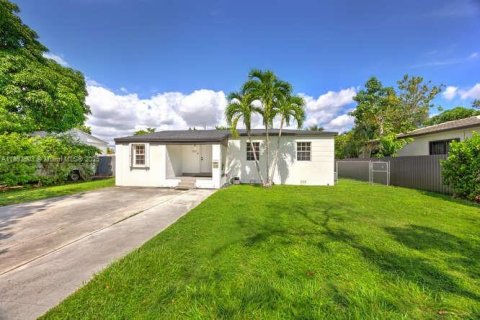 Casa en venta en West Miami, Florida, 3 dormitorios, 135.27 m2 № 1945834 - foto 6